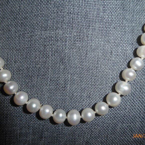 Freshwater Pearl Necklace- 17 Inches. 8 mm - Picture 8 of 8